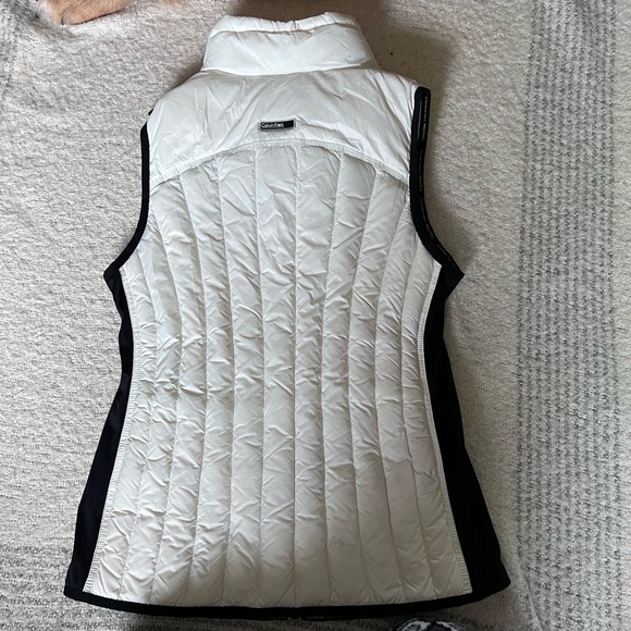 womens vest - Picture 2 of 6
